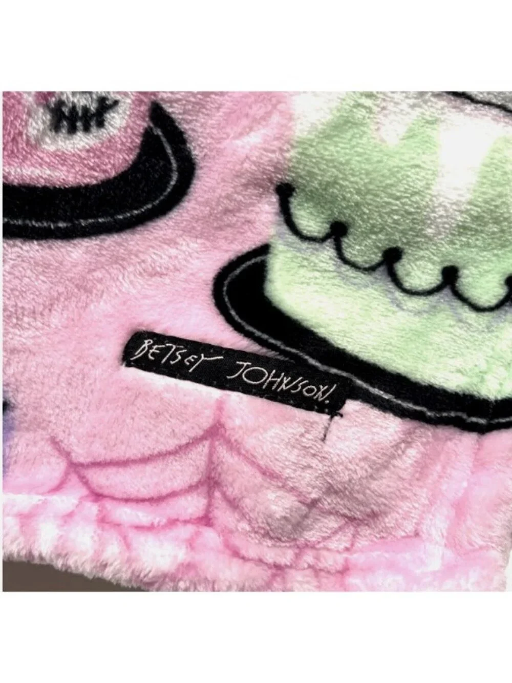 Betsey Johnson Halloween Plush Throw Blanket 50x70 Pink Skull Ghost Pumpkin Cake